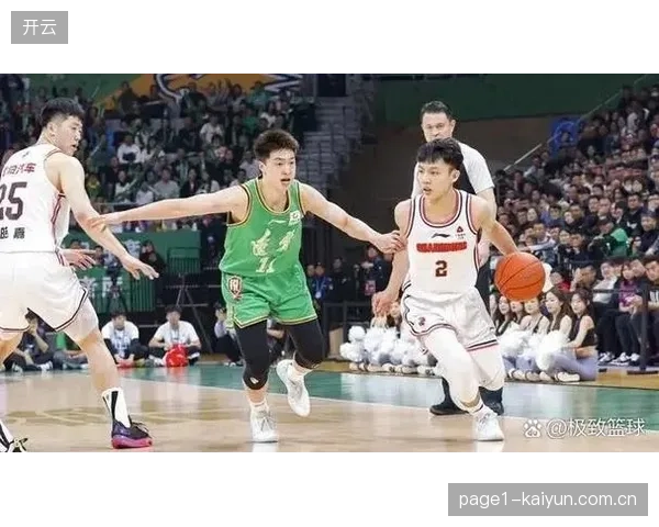 张镇麟的锋线防守压迫性将考验徐杰的出球速度与视野,或成关键变数 张镇麟的锋线防守压迫性将考验徐杰的出球速度与视野,或成关键变数